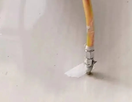潍坊瓷砖空鼓维修公司专业解答在瓷砖铺贴过程中，如果使用的砂料过粗（如全部使用了粗砂），可能会导致以下问题